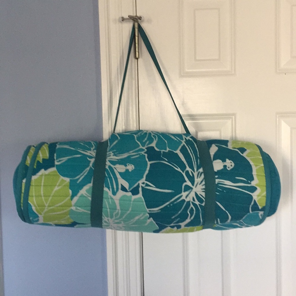 Roll-up Beach Mat with pillow 👙